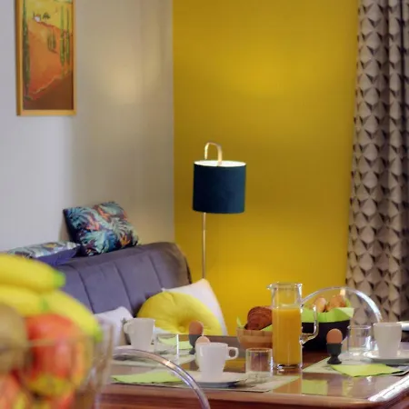 Confortable Avec Jardin Privatif, Terrasse Et Equipements Modernes - Fr-1-496-194 Apartment *
