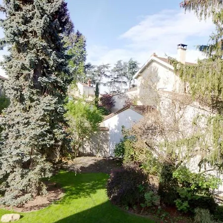Confortable Avec Jardin Privatif, Terrasse Et Equipements Modernes - Fr-1-496-194 Apartment *