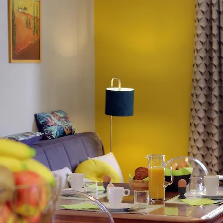 Daire Charmant Appartement Avec Terrasse Privee Dans Vaste Parc - Fr-1-496-194